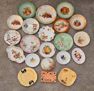 lot 405 image: Vast Vintage China Plate Collection Plus