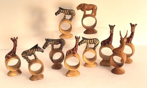 lot 448 image: Set of 10 Vintage Wooden African Animal Themed Napkin Rings