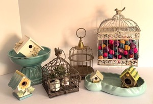 lot 452 image: Decorative Bird Themed Items including Decorative Bird Cages