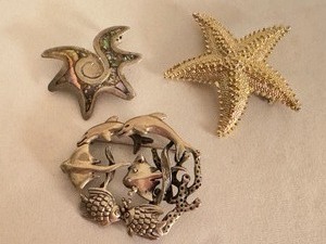 lot 455 image: Sterling Silver Marine Life Themed Brooches and Plated Starfish Brooch