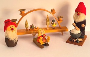 lot 440 image: Assorted Scandinavian Christmas Decor