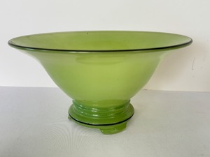 lot 420 image: Vintage Art Deco Style Glass Footed Bowl