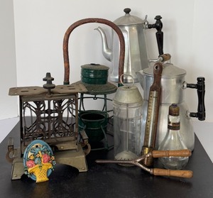 lot 421 image: Variety of Vintage Items including a Vintage Lantern