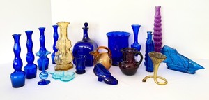 lot 279 image: Assorted Decorative Colored Glassware