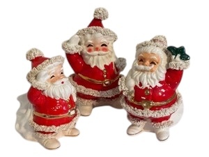 lot 21 image: Three Vintage Spaghetti Santa Figurines including a Vintage Napco Spaghetti Santa Planter  Candy Container Figurine