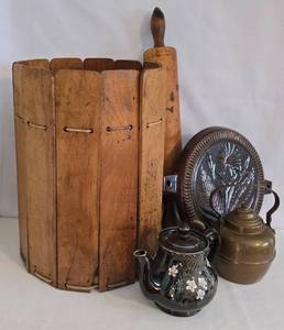 lot 475 image: Rustic Vintage Decorative Items