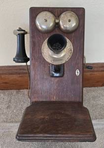 lot 480 image: Vintage Western Electric Oak Wall Telephone