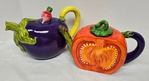 lot 495 image: Fun Vintage Dept. 56 Teapots