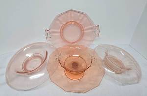 lot 498 image: Pretty Pink Depression Glass Grouping