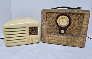 lot 504 image: Pair of Vintage Radios