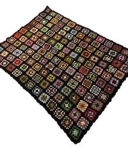 lot 370 image: Vintage Multicolor Crochet Granny Square Afghan Quilt Blanket