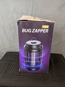lot 106 image: Vanelc Outdoor Bug and Mosquito 4000V Electric Zapper