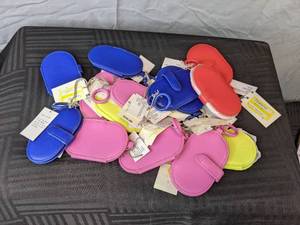 lot 86 image: 14 New Pocket Keychain Mirrors in Assorted Colors - Pink, Blue, Red, Yellow