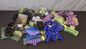 lot 98 image: Assortment of New Hair Clips