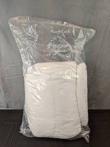lot 108 image: New King Size Mattress Pad White