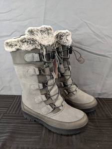lot 19 image: Brand New All In Motion Thermolite Winter Boots Kids Size 13 Grey $39.99 Retail
