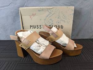 lot 84 image: New Womens Musse & Cloud Leiza Heeled Leather Chunky Platfrom Sandals Size 10