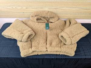 lot 240 image: New Wild Fable Womens XSS Sherpa Top