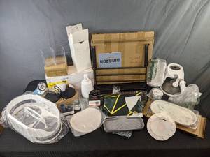 lot 171 image: Bathroom Supplies Including Soap Dishes, Shelves, Toilet Brush and Plunger and More
