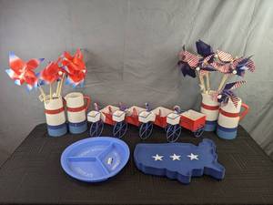 lot 187 image: Patriotic Items Including Plates, Mugs and Table Decor