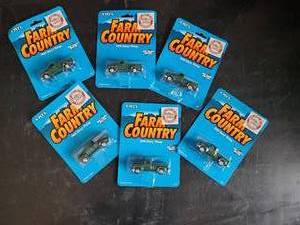 lot 39 image: 6 ERTL Farm Country 1950 Chevy Pickups still in Packages