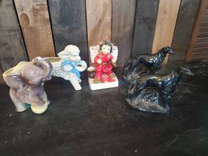 lot 4 image: Nice Lot of Vintage Ceramic Figurines Includes McCoy