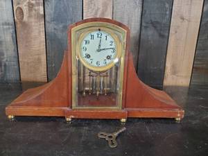 lot 5 image: Beautiful Mantle Clock Waterbury Clock Co.
