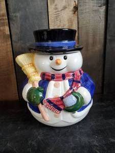 lot 48 image: Cute 10 Tall Snowman Cookie Jar