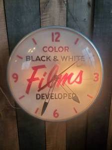 lot 51 image: Fantastic Vintage Ohio Advertising Photoshop Clock