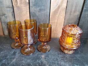 lot 54 image: Beautiful Mid Modern Amber Glasses and Fairy Lamp