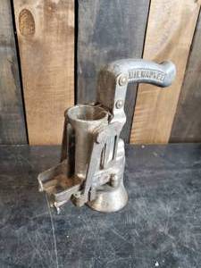 lot 67 image: Heavy Metal Millwaukee Vintage Milk Bottle Cap Sealer
