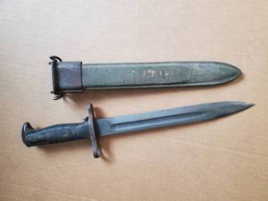 lot 71 image: Very Cool U.F.H. US Bayonet and Scabbard