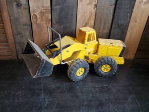 lot 82 image: Large Tonka Bulldozer Earth Mover
