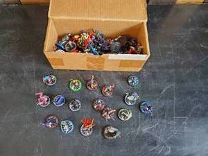 lot 100 image: Hero Clix Whiz Kids Table Top Minniature Figurines