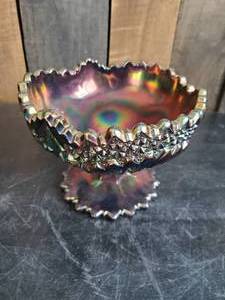 lot 101 image: Beautiful Fenton Carnival Glass Footed Bowl