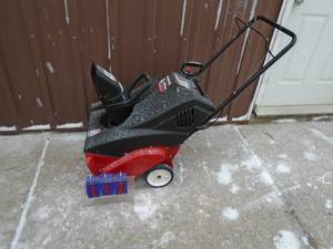 lot 112 image: Yard Machine 21 4 cycle snow thrower. Nice condition. Tested & works. As shown.