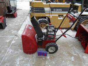 lot 113 image: Yard Machine 522 snow blower. Good used condition. Tested & works. As shown.