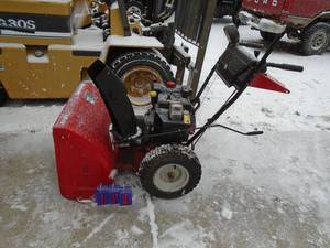 lot 114 image: Yard Machine 826 electric start. Good older unit. Tested & works. As shown.