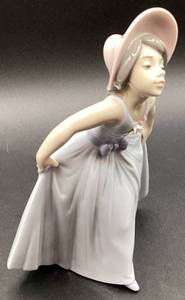 Lladro 6274 Daisy Figurine