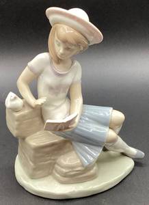 Lladro 6024 Sundays Child Figurine