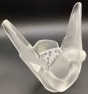 Lalique France Sylvie 1950s Intertwined Dove Birds Frosted Glass Vase with Frog Flower insert