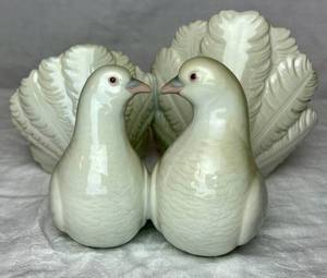 Lladro 1169 Couple of Doves Figurine
