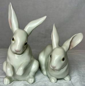 Lladro 5907 Sitting Bunny and 5905 Attentive Bunny Figurines