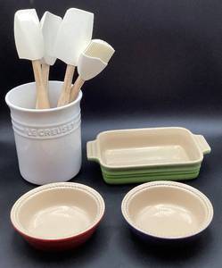 Le Creuset Bundle - Mini Pie Plates, 9 Baking Dish and Utensil Crock