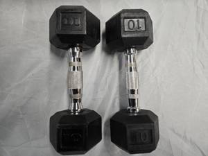 lot 26 image: Lot of two 10Lb Rubber Hex Dumbbells ( Used)