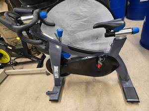 lot 73 image: Life Fitness Stages 2 Commercial Spin Bike (New with missing knobs. See descriptions).