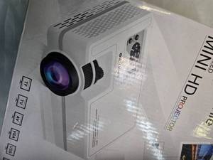 lot 90 image: Wonnie Home LED Mini HD Projector