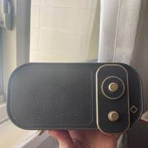 lot 14 image: Vivitar Retro Speaker