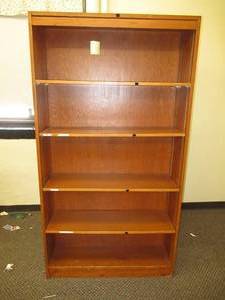 lot 37 image: 5 Tier Book Case-Oak