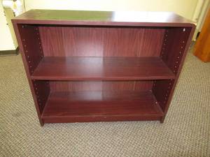 lot 38 image: 2 Tier Mahogany Book Shelf